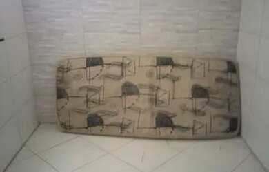 Imagem: A casa possui 1 Dormitório, 1 Banheiro e está localizado