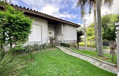 Imagem: A casa possui 3 Dormitórios, 4 Banheiros, 2 Vagas na garagem