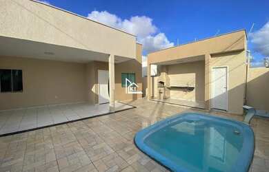 Imagem: A casa possui 2 Dormitórios, 2 Banheiros, 2 Vagas na garagem