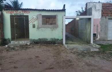 Imagem: A casa possui 2 Dormitórios, 1 Banheiro, 1 Vaga na garagem