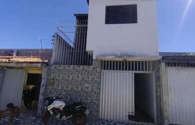 Imagem: A casa possui 2 Dormitórios, 3 Banheiros, 1 Vaga na garagem