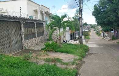 Imagem: A casa possui 2 Dormitórios, 2 Banheiros, 2 Vagas na garagem