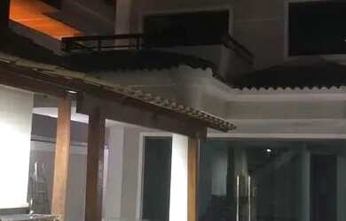 Imagem: A casa em condomínio possui 4 Dormitórios, 5 Banheiros, 3