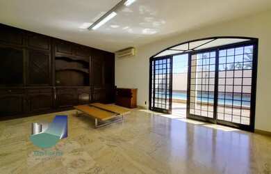 Imagem: O depósito possui 5 Vagas na garagem, 552m² de Área e está