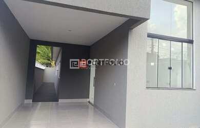 Imagem: A casa possui 2 Dormitórios, 2 Banheiros, 3 Vagas na garagem