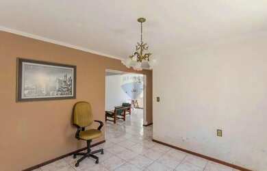 Imagem 6: Casa ampla 2 andares com 3 dormitórios e suíte no bairro Duque De Caxias