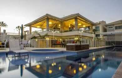 Imagem: A casa em condomínio possui 3 Dormitórios, 4 Banheiros e 186m²