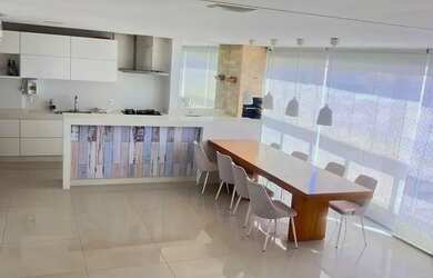 Imagem: O apartamento possui 3 Dormitórios, 1 Banheiro, 2 Vagas na