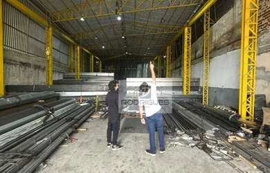 Imagem: O depósito possui 4 Vagas na garagem e 800m² de Área e está