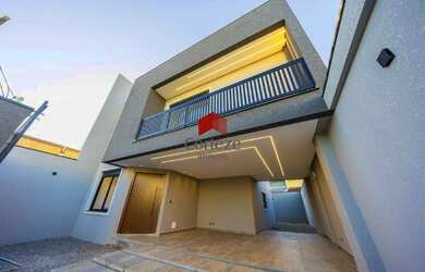 Imagem: A casa possui 4 Dormitórios, 5 Banheiros, 4 Vagas na garagem