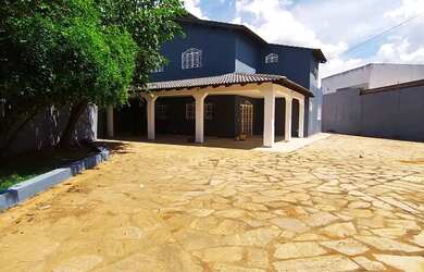 Imagem: A casa em condomínio possui 5 Dormitórios, 5 Banheiros, 800m²