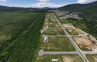 Imagem: O terreno possui 450m² de Área, Imóvel novo e está localizado