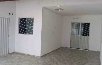 Imagem: A casa possui 2 Dormitórios, 1 Banheiro, 1 Vaga na garagem