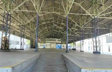 Imagem: O depósito possui 5 Vagas na garagem, 2.938m² de Área e