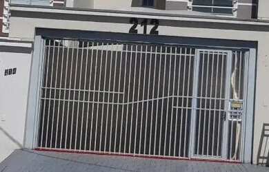 Imagem: A casa possui 2 Dormitórios, 2 Banheiros, 2 Vagas na garagem