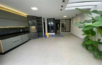 Imagem: A casa possui 4 Dormitórios, 3 Banheiros, 2 Vagas na garagem