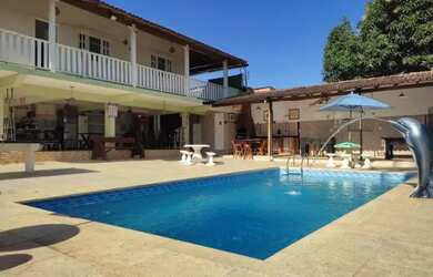 Imagem: A casa possui 5 Dormitórios, Acomodam 20 pessoas, 5 Vagas na