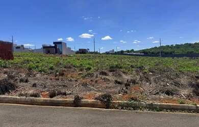 Imagem: O terreno possui 200m² de Área e Imóvel novo e está localizado