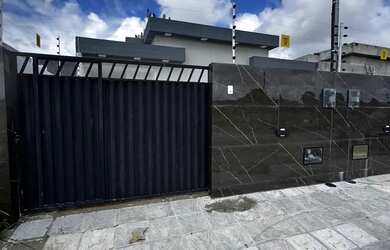 Imagem: A casa possui 2 Dormitórios, 1 Banheiro, 1 Vaga na garagem