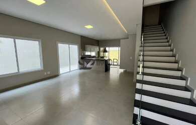 Imagem: A casa em condomínio possui 3 Dormitórios, 3 Banheiros, 2