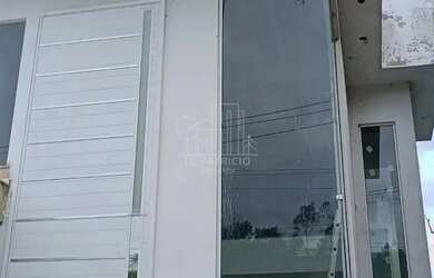 Imagem: A casa possui 4 Dormitórios, 3 Banheiros, 3 Vagas na garagem