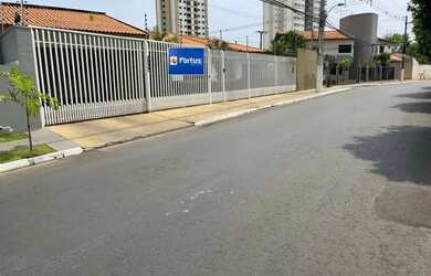 Imagem: A casa possui 4 Dormitórios, 4 Banheiros, 4 Vagas na garagem