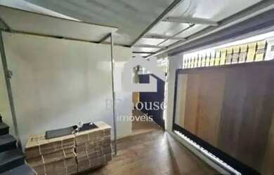 Imagem: A casa possui 4 Dormitórios, 3 Banheiros, 2 Vagas na garagem