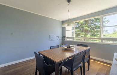 Imagem: O apartamento possui 4 Dormitórios, 2 Banheiros, 2 Vagas na