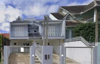 Imagem: A casa possui 3 Dormitórios, 1 Banheiro, 1 Vaga na garagem