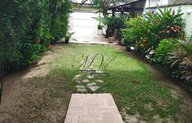 Imagem: A casa possui 3 Dormitórios, 1 Banheiro, 3 Vagas na garagem