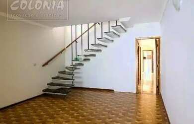 Imagem: A casa possui 3 Dormitórios, 2 Banheiros, 2 Vagas na garagem