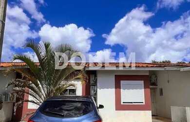 Imagem: A casa em condomínio possui 2 Dormitórios, 1 Banheiro, 2 Vagas