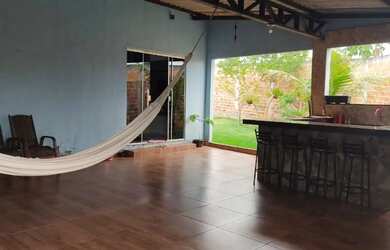 Imagem: A casa possui 3 Dormitórios, 4 Banheiros, 4 Vagas na garagem