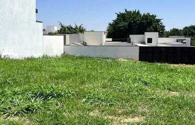Imagem: O terreno possui 300m² de Área e está localizado em Jardins