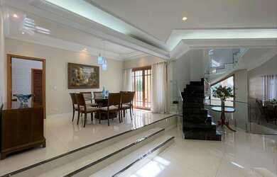 Imagem 2: Linda Casa com 4 dorm/3 sts - Salões festas e jogos, piscina, gourmet