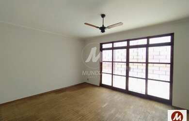 Imagem: O depósito possui 4 Vagas na garagem e 207m² de Área e está