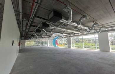 Imagem: O depósito possui 5 Vagas na garagem, 2.220m² de Área e