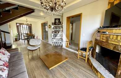 Imagem: A casa possui 3 Dormitórios, 3 Banheiros, 2 Vagas na garagem