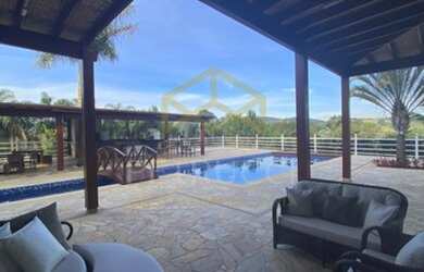 Imagem: A casa em condomínio possui 5 Dormitórios, 5 Banheiros, 4