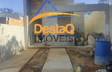 Imagem: A casa possui 3 Dormitórios, 2 Banheiros, 2 Vagas na garagem