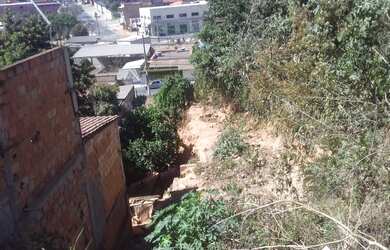 Imagem 7: Vende- se lote acidentado no bairro cruzeiro do sul