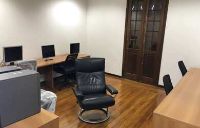 Imagem: O depósito possui 5 Vagas na garagem, 280m² de Área e está