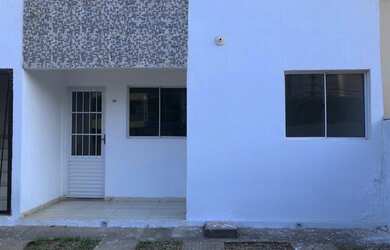 Imagem: A casa possui 2 Dormitórios, 1 Banheiro, 1 Vaga na garagem