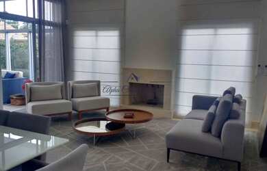 Imagem: A casa possui 4 Dormitórios, 5 Banheiros, 4 Vagas na garagem