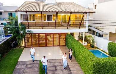 Imagem: A casa em condomínio possui 4 Dormitórios, 5 Banheiros, 4