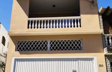 Imagem: A casa possui 3 Dormitórios, 3 Banheiros, 2 Vagas na garagem