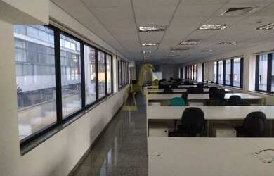 Imagem: O depósito possui 5 Vagas na garagem, 612m² de Área e está