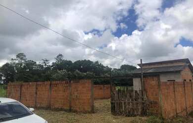 Imagem: A casa possui 1 Dormitório, 1 Banheiro e está localizado