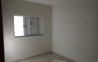 Imagem: A casa possui 2 Dormitórios, 2 Banheiros, 1 Vaga na garagem