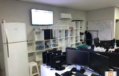 Imagem: O depósito possui 2 Vagas na garagem e 55m² de Área e está